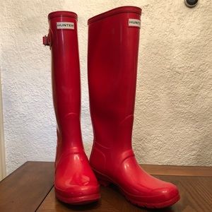 Hunter rain boots. Size 9. Red (Glossy)
